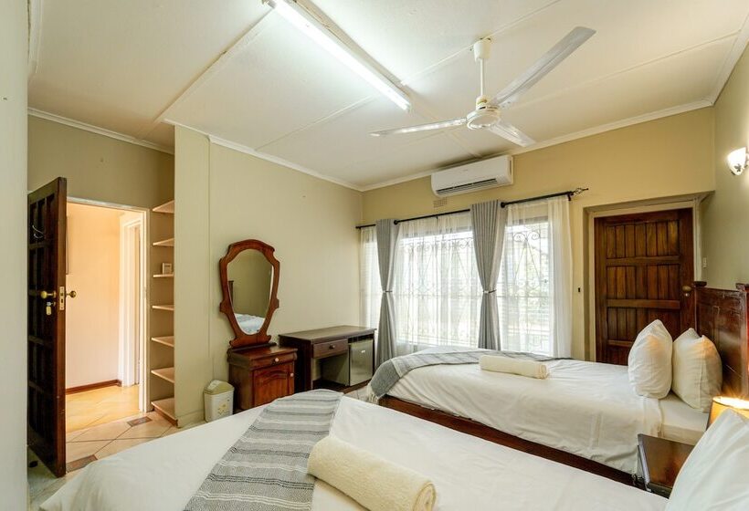 پانسیون Room In Villa Zambezi Family Lodge Buffalo Room