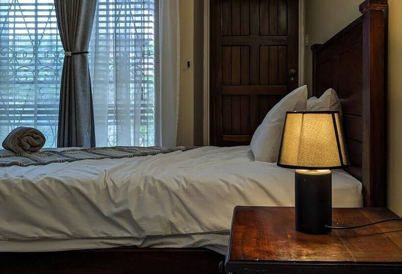 پانسیون Room In Villa Zambezi Family Lodge Buffalo Room