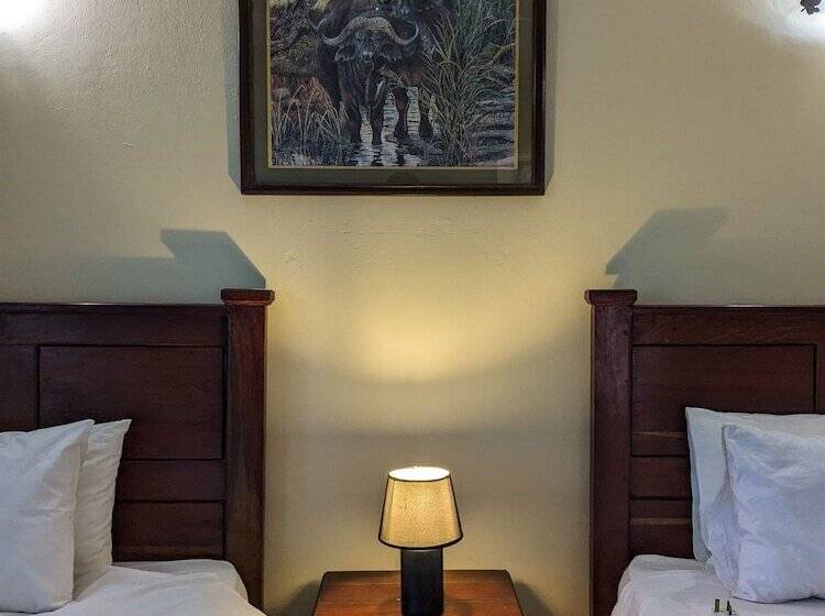پانسیون Room In Villa Zambezi Family Lodge Buffalo Room