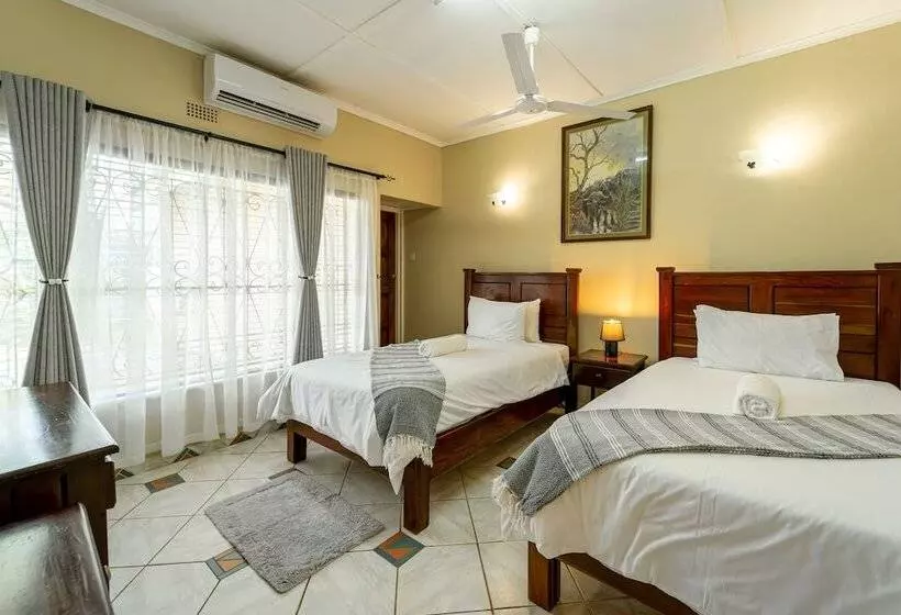 پانسیون Room In Villa   Zambezi Family Lodge   Buffalo Room