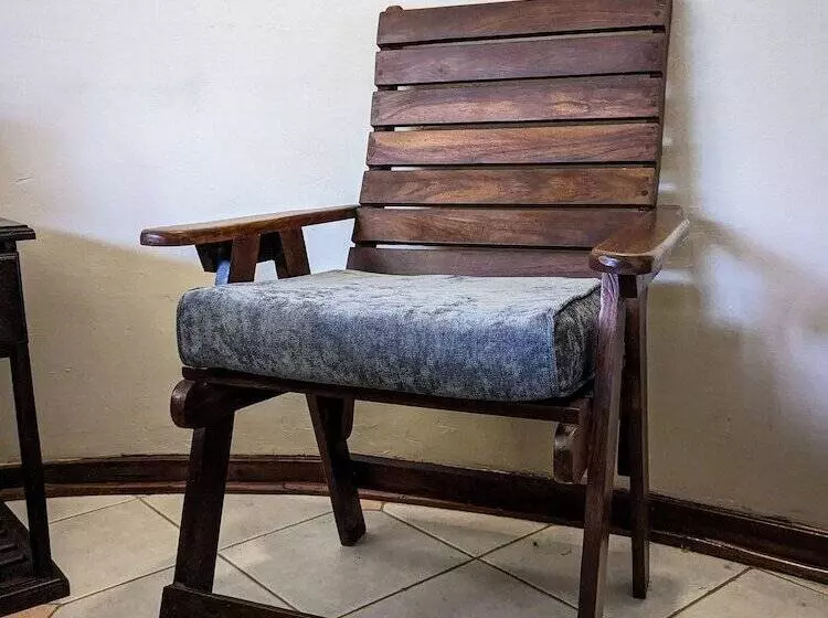 پانسیون Room In Villa   Zambezi Family Lodge   Lion Room