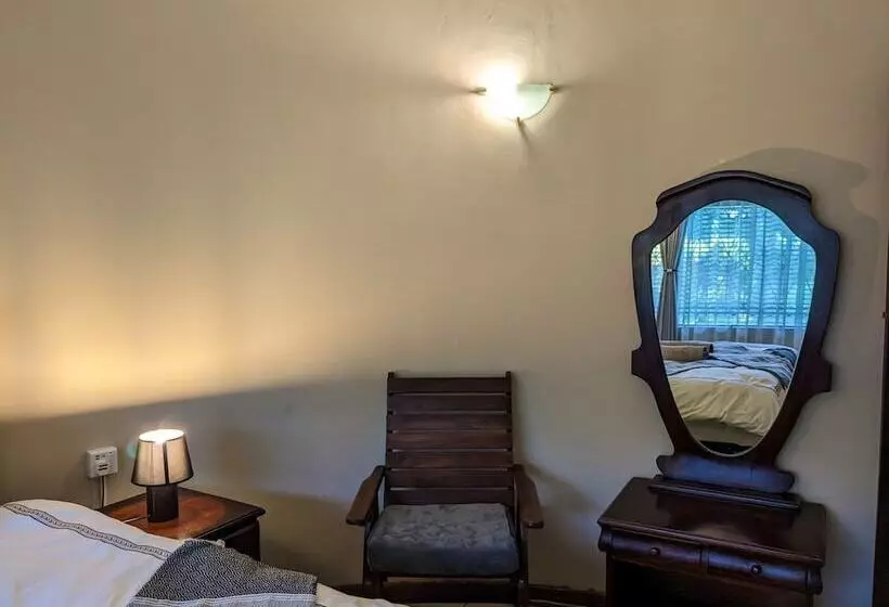پانسیون Room In Villa   Zambezi Family Lodge   Lion Room