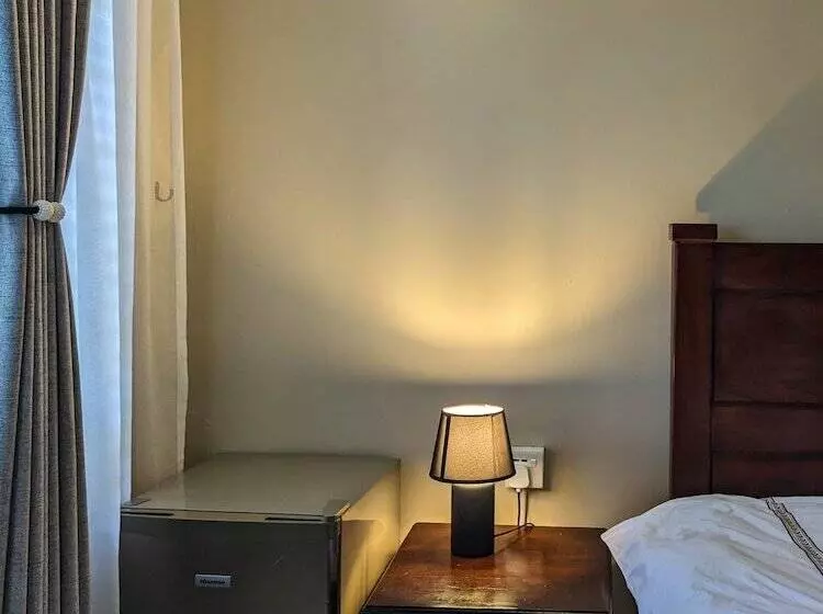 پانسیون Room In Villa   Zambezi Family Lodge   Lion Room