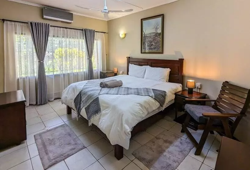 پانسیون Room In Villa   Zambezi Family Lodge   Lion Room