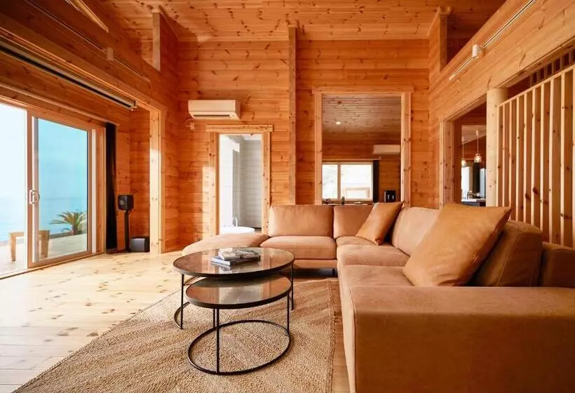 Majatalo &sun Hung Five