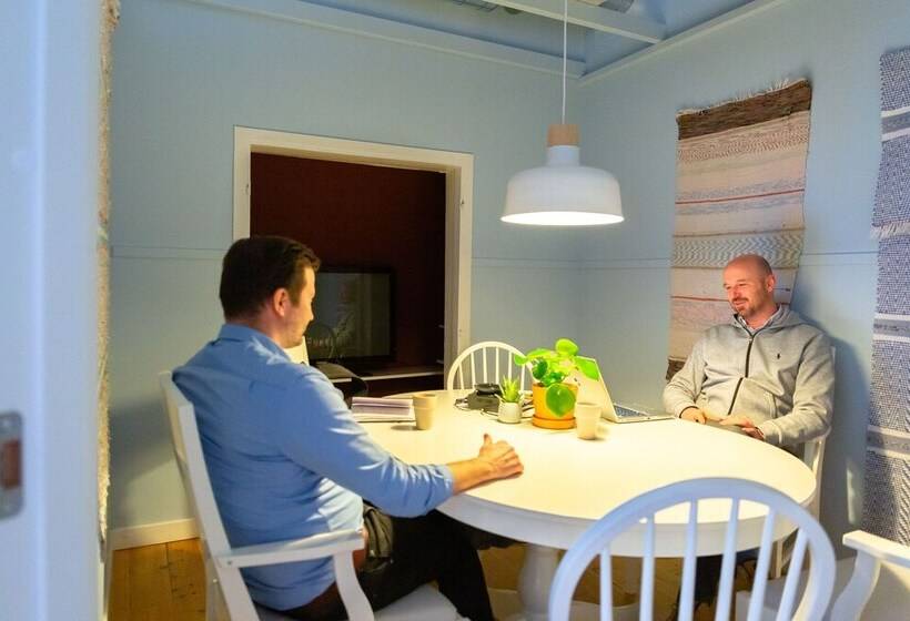 Skrå Hostel Bed & Business