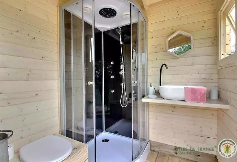 Aamiaismajoitus (B&B) La Tente De Kergomar