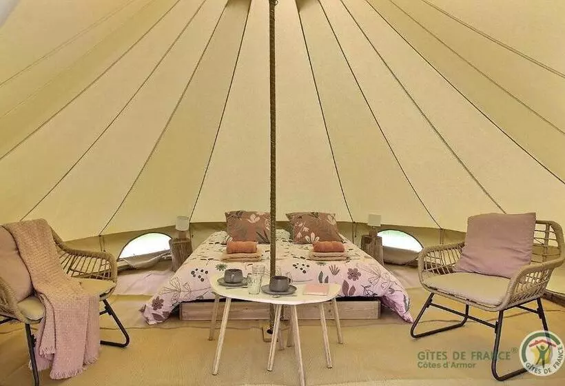 Aamiaismajoitus (B&B) La Tente De Kergomar