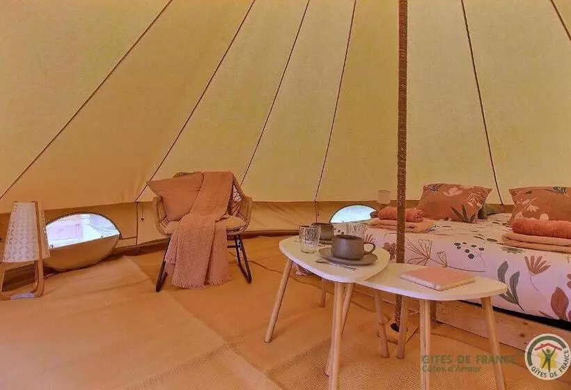 Aamiaismajoitus (B&B) La Tente De Kergomar