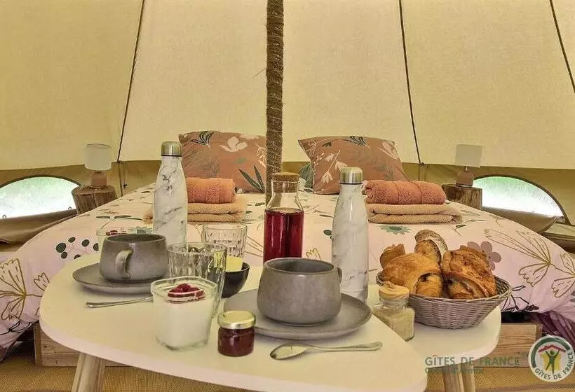 Aamiaismajoitus (B&B) La Tente De Kergomar