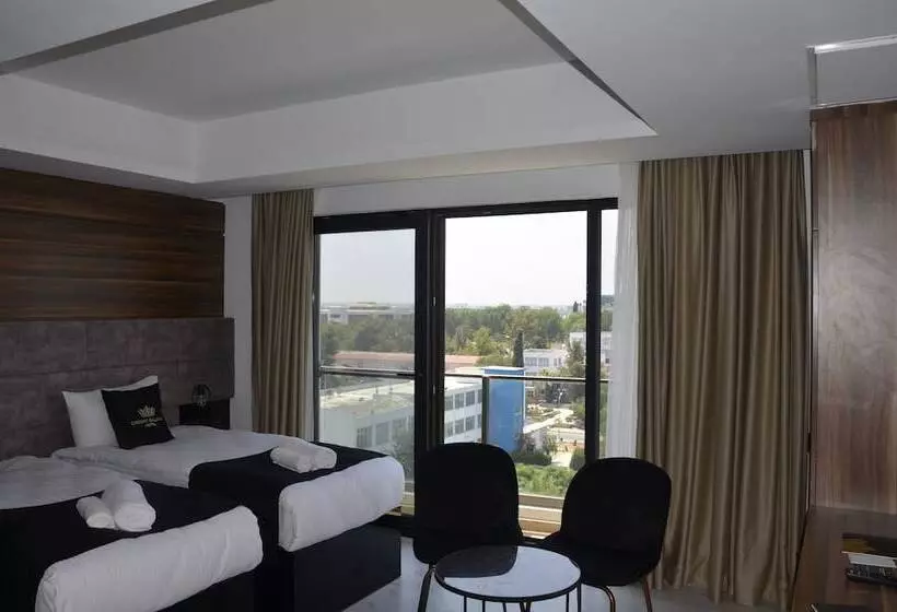 ホテル Crown Salamis