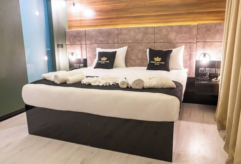 فندق Crown Salamis