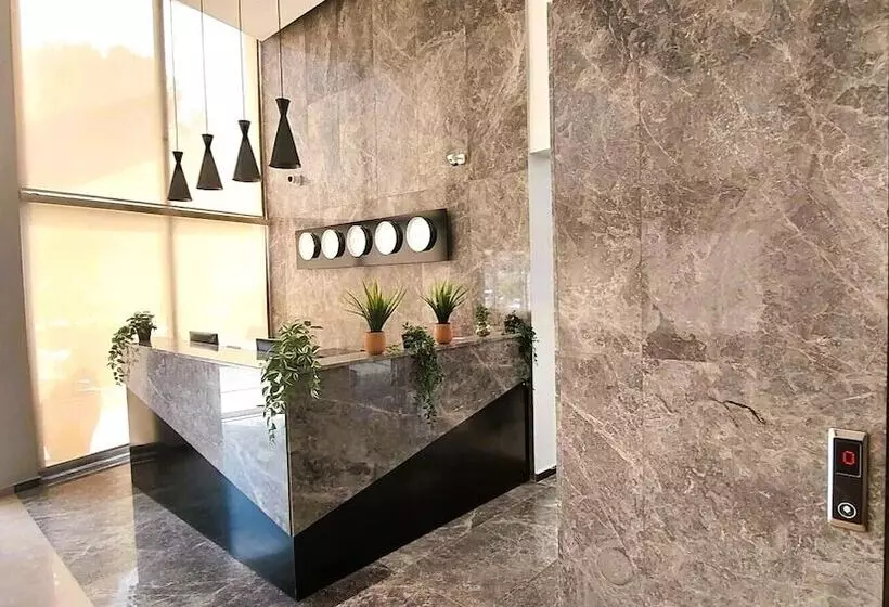 ホテル Crown Salamis