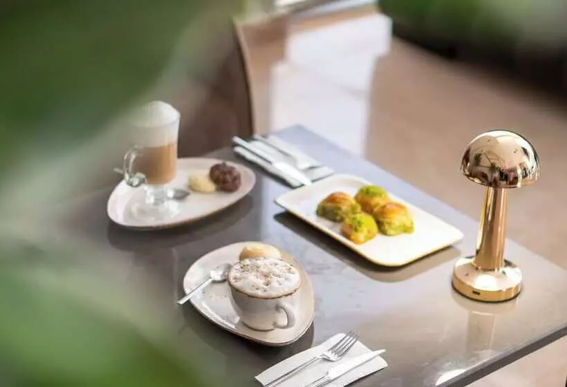 ホテル Crown Salamis