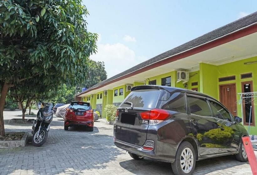 فندق Oyo 91762 Green Home Stay Syariah