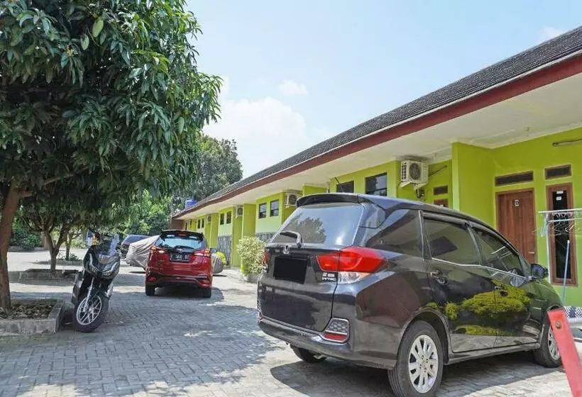 Hotelli Oyo 91762 Green Home Stay Syariah