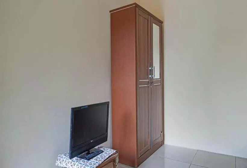 Hotelli Oyo 91762 Green Home Stay Syariah