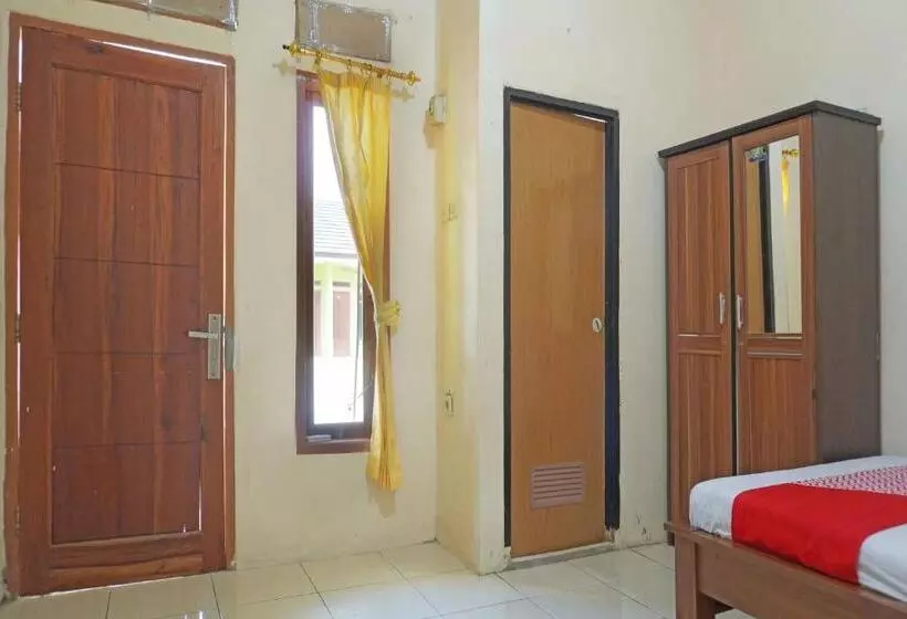 Hotelli Oyo 91762 Green Home Stay Syariah