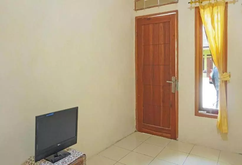 Hotelli Oyo 91762 Green Home Stay Syariah