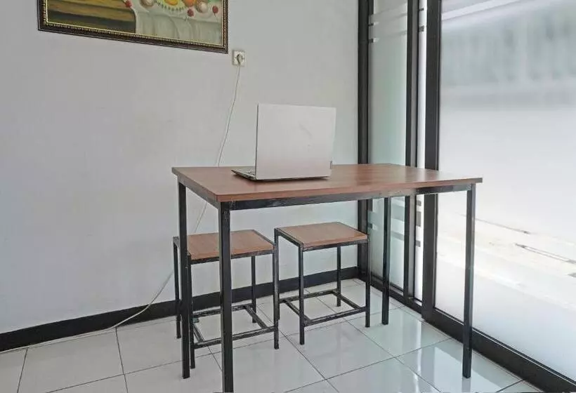 Hotelli Oyo 91762 Green Home Stay Syariah