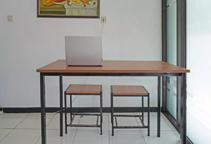 Hotelli Oyo 91762 Green Home Stay Syariah