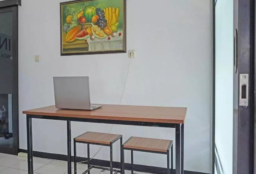 Hotelli Oyo 91762 Green Home Stay Syariah