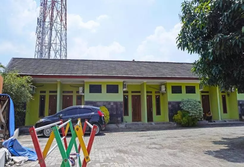 Hotelli Oyo 91762 Green Home Stay Syariah