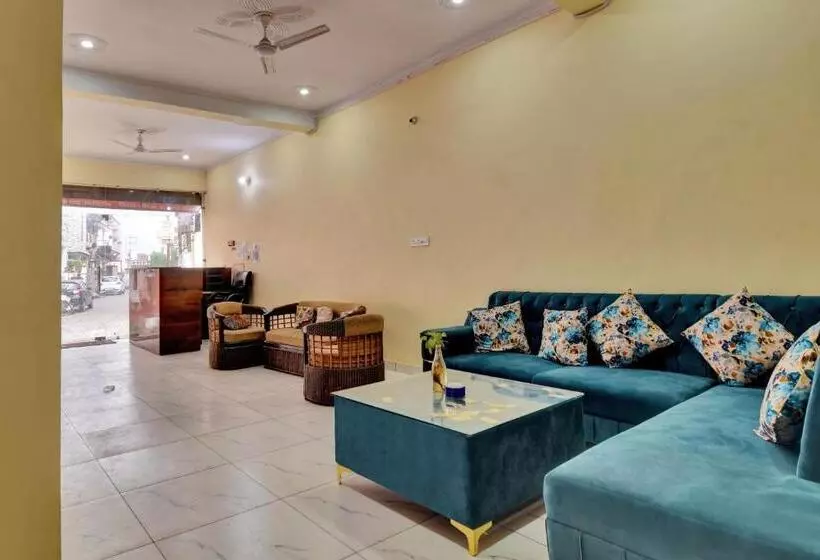Hotelli Oyo Flagship City Hill Home Stay