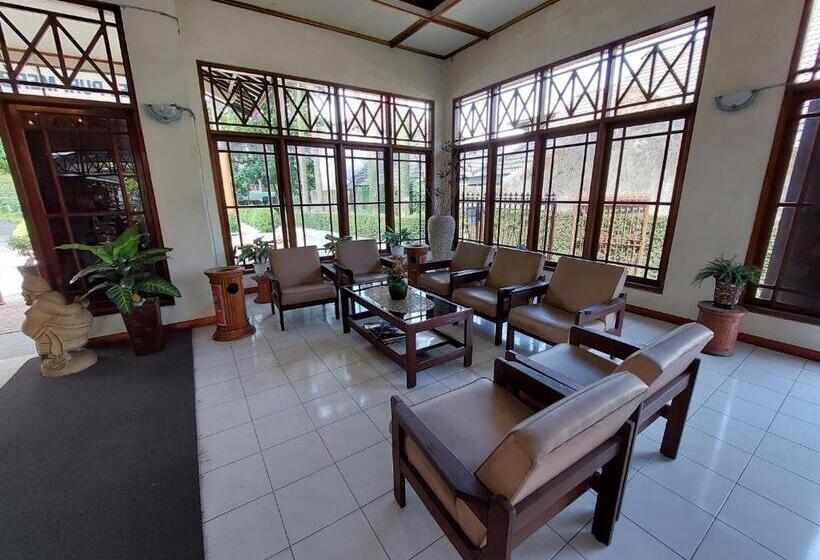 Hotel Puri Merbabu Asri