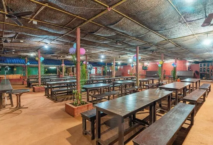 リゾートホテル Treebo Rock Valley