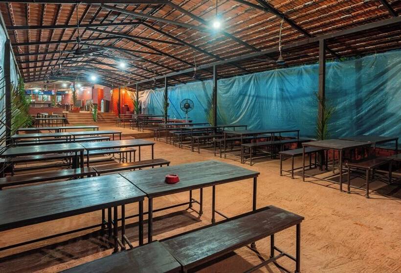 Resort Treebo Rock Valley