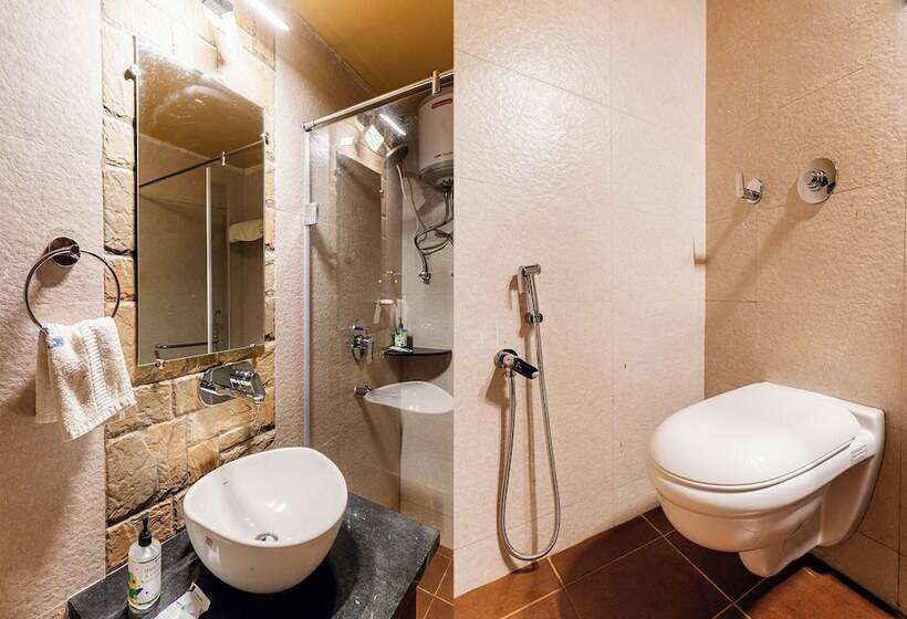 Resort Treebo Rock Valley