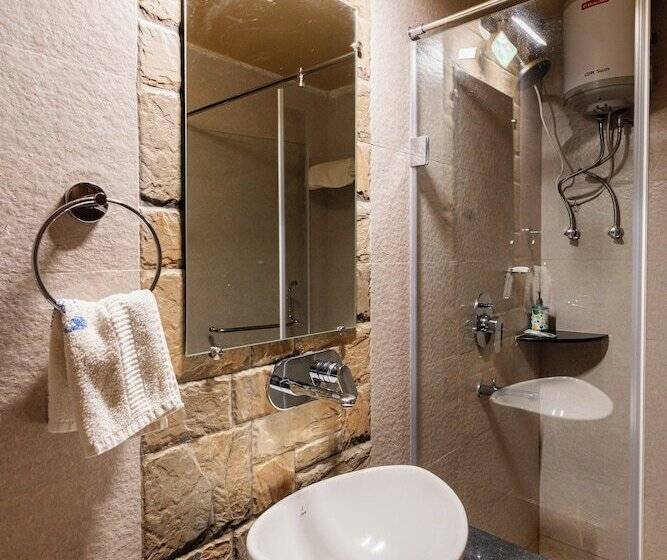 Resort Treebo Rock Valley