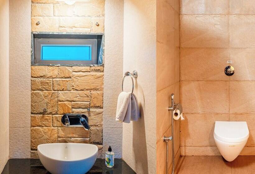 Resort Treebo Rock Valley