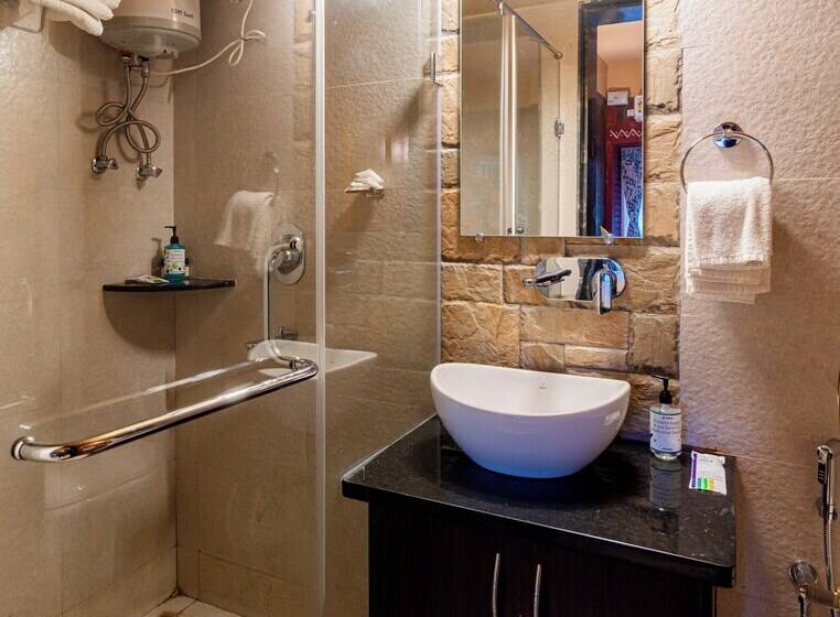 Resort Treebo Rock Valley