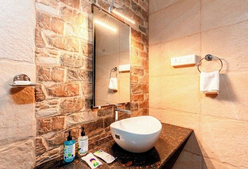 Resort Treebo Rock Valley