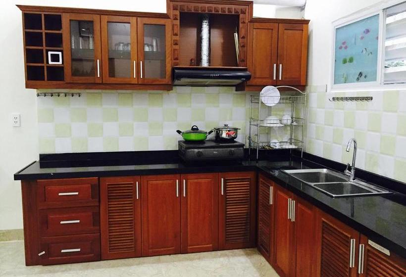 Coco Beach Hostel & Apartment