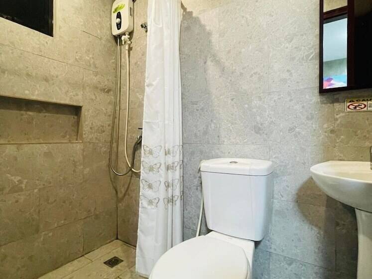 Hotelli Rcee Place By Oyo