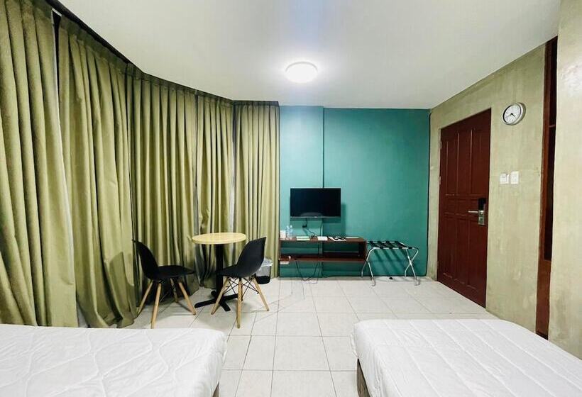 Hotelli Rcee Place By Oyo