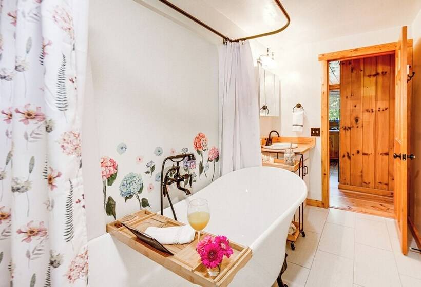 Alexandria Cabin W/ Patio, Grill & Deck