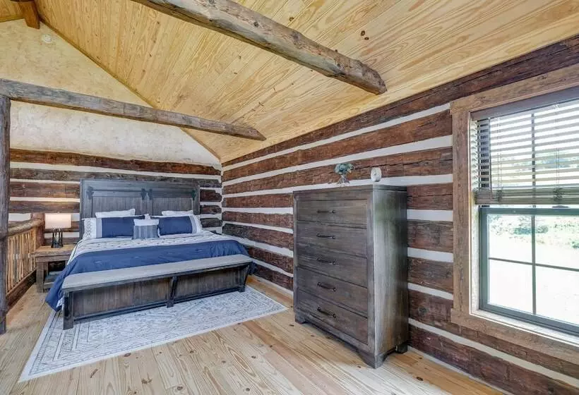 Bedford Cabin W/ Porch, 5 Mi To Historic District!