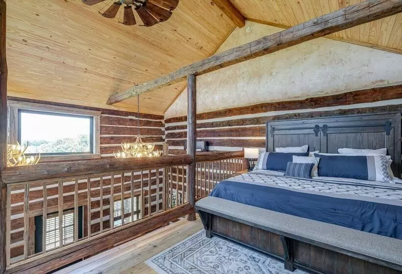 Bedford Cabin W/ Porch, 5 Mi To Historic District!