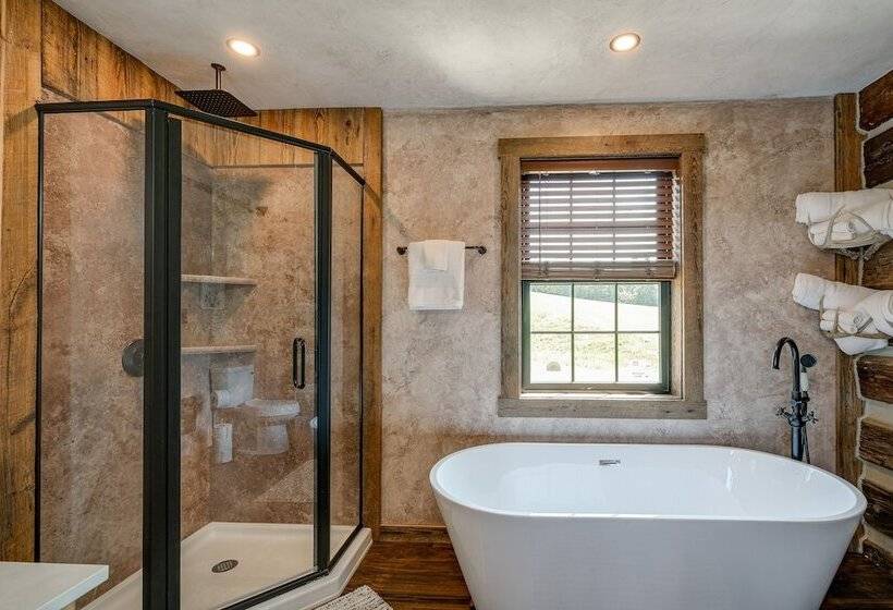 Bedford Cabin W/ Porch, 5 Mi To Historic District!