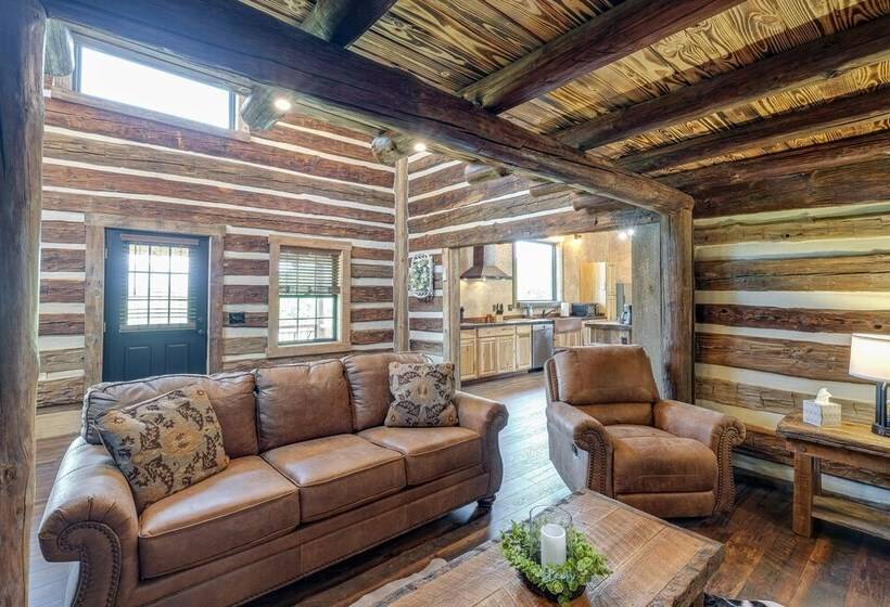 Bedford Cabin W/ Porch, 5 Mi To Historic District!