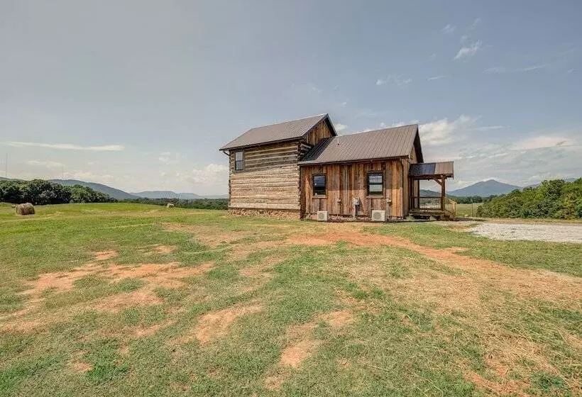 Bedford Cabin W/ Porch, 5 Mi To Historic District!