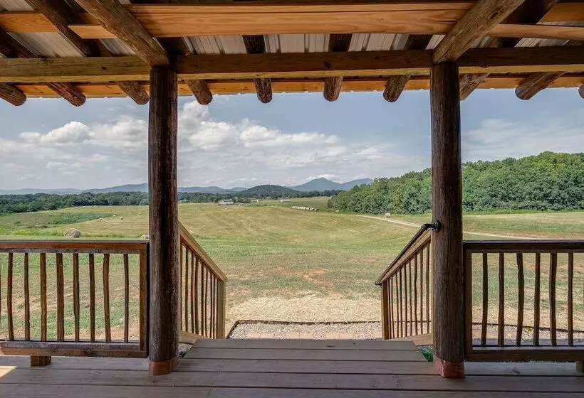 Bedford Cabin W/ Porch, 5 Mi To Historic District!