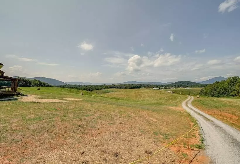 Bedford Cabin W/ Porch, 5 Mi To Historic District!