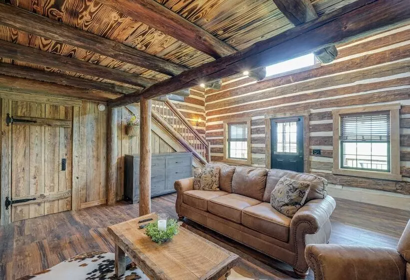 Bedford Cabin W/ Porch, 5 Mi To Historic District!