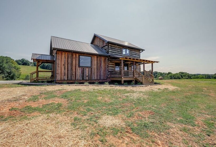 Bedford Cabin W/ Porch, 5 Mi To Historic District!