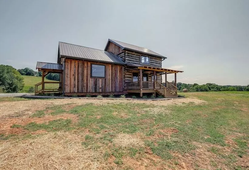 Bedford Cabin W/ Porch, 5 Mi To Historic District!